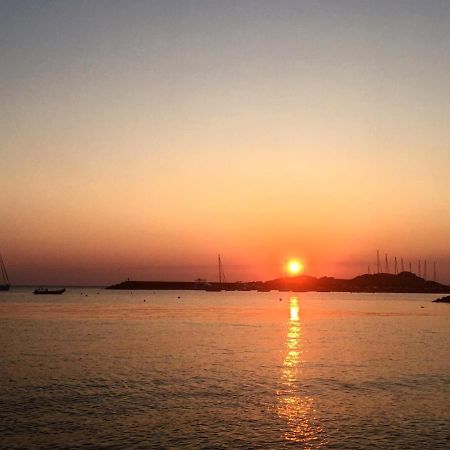 Casa Vacanza Costa Rossa Vista Mare Trinità d'Agultu Eksteriør billede