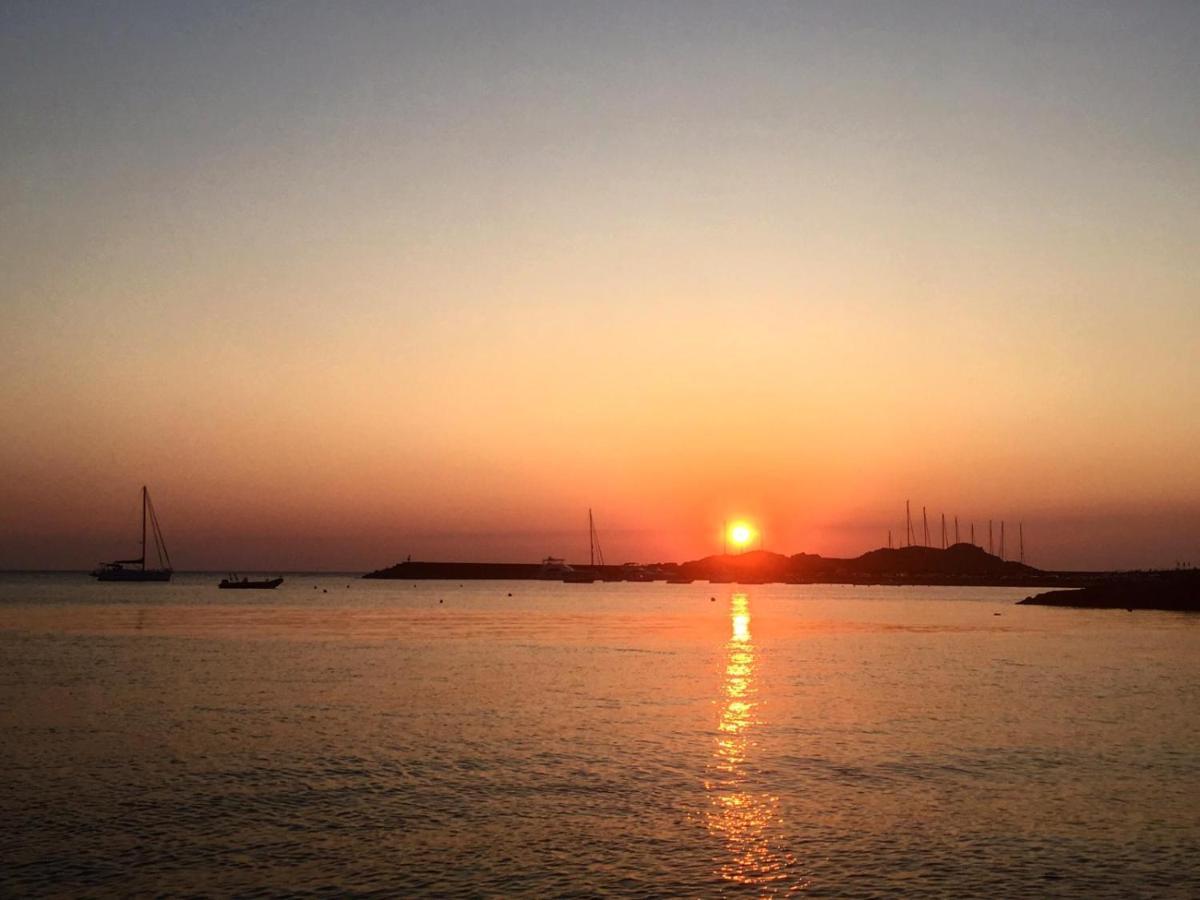 Casa Vacanza Costa Rossa Vista Mare Trinità d'Agultu Eksteriør billede